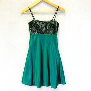 emerald green xmas dress Ariella Round Neck Mesh Embroidered Puff Sleeve Dress main image 0